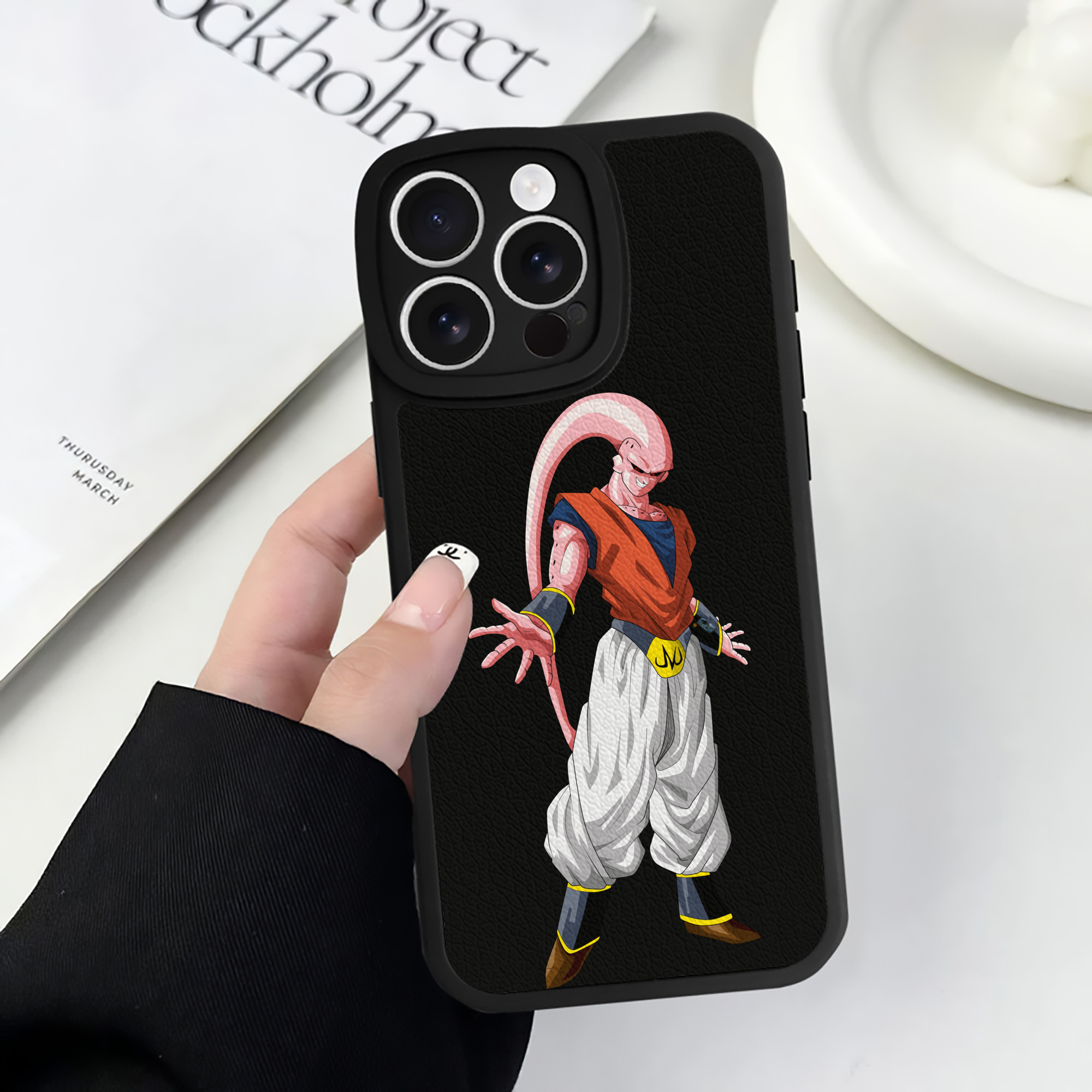 （画像用） ドラゴンボール 魔人ブウ DRAGON BALL Majin Buu 【iPhone 16シリーズ対応】シリコンスマホケース（レザー調） 材質：シリコン